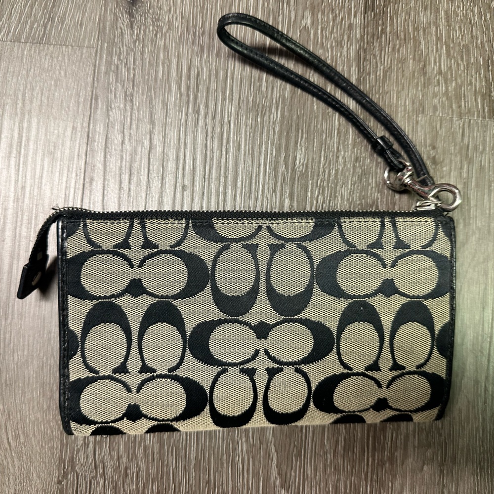 Women’s Coach Wallet - Picture 2 of 4
